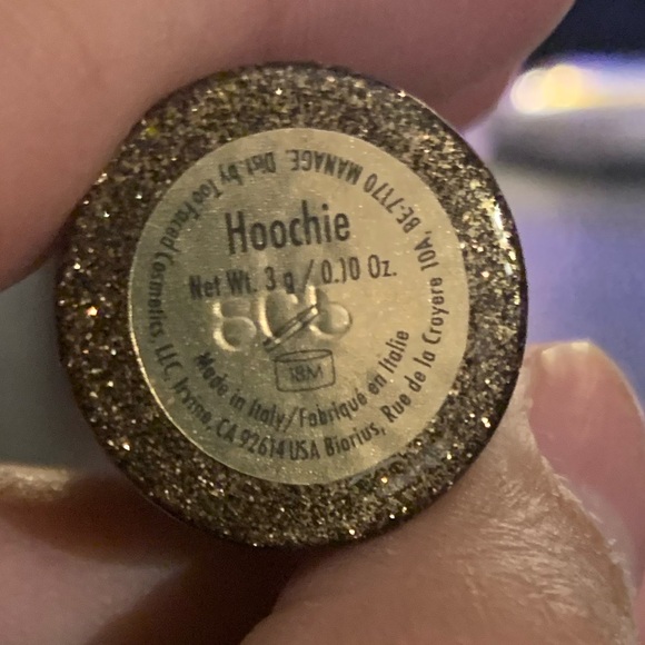 Too Faced Throwback Metallic Lipstick - Picture 3 of 4